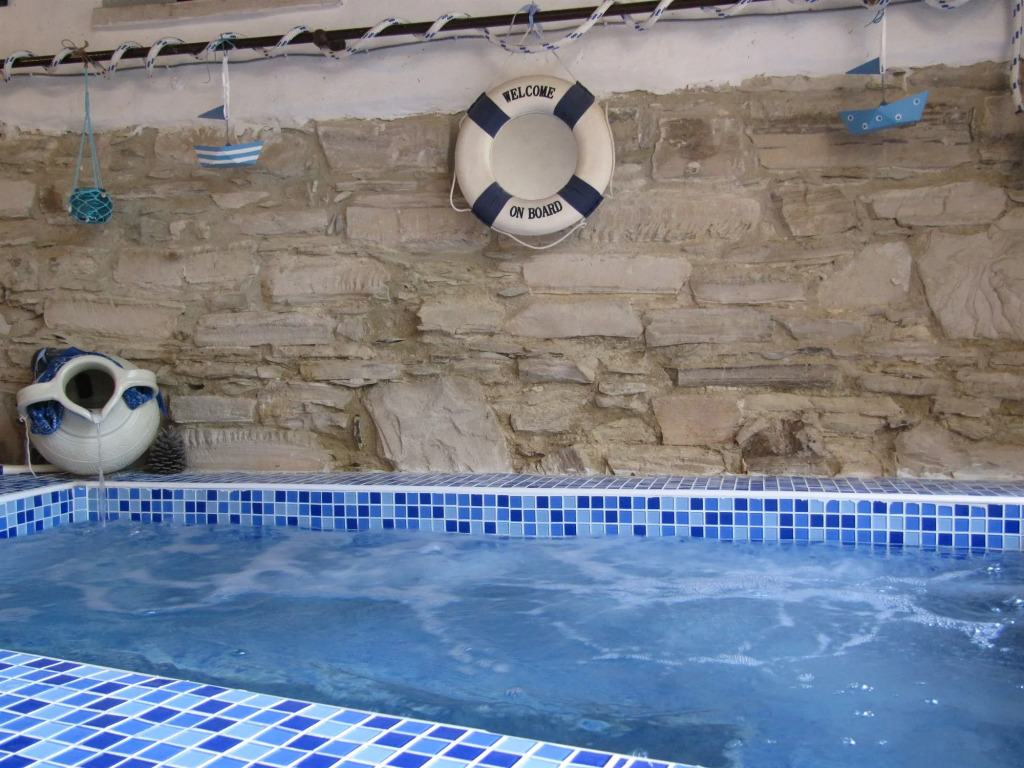 Stratos House