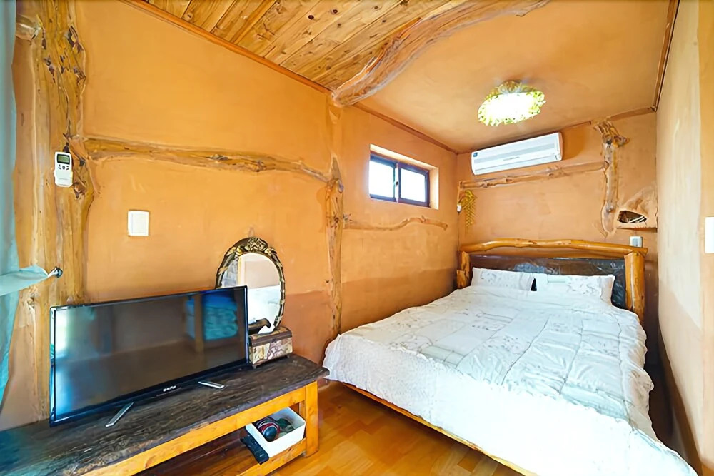 Seogwipo Pyeonwoon Sanjang Pension