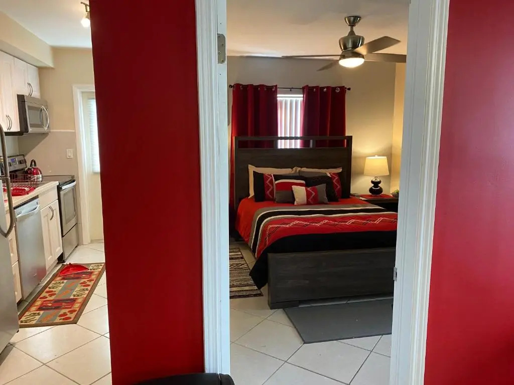 Hainsley Apartments at 1136