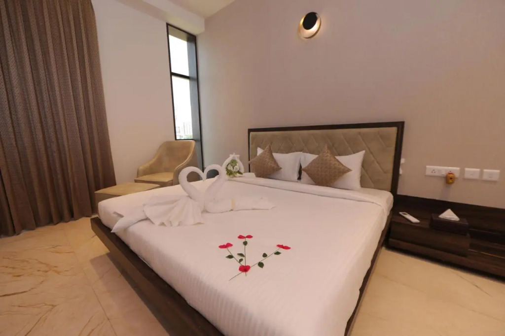 VRR Astoria Hotel & Convention Center