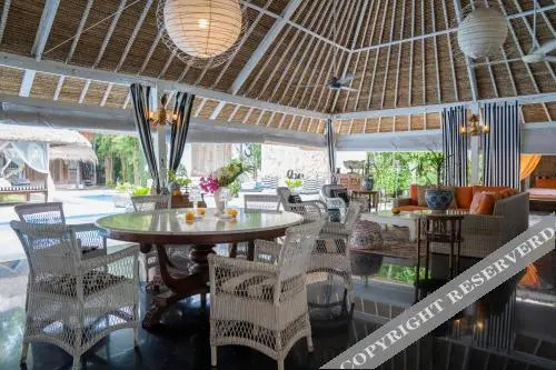 Villa Kalis, 10BR, Sleeps 24, Perfect for Groups, Best Value Seminyak