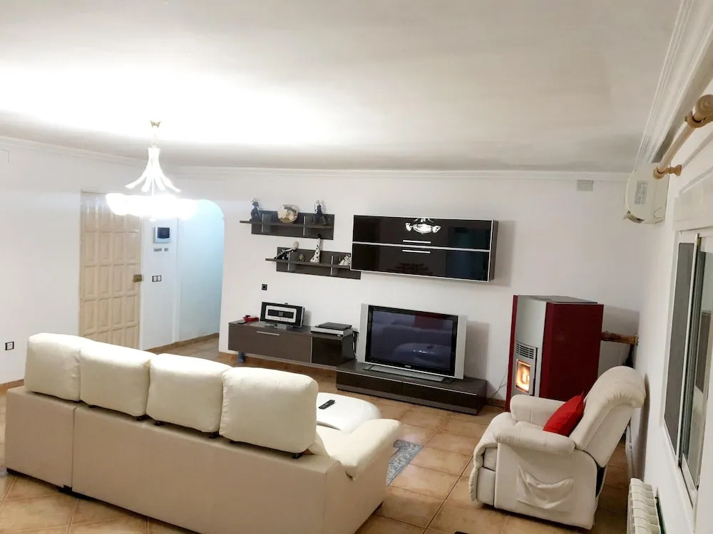 Villa With 3 Bedrooms in Linares, With Private Pool and Wifi