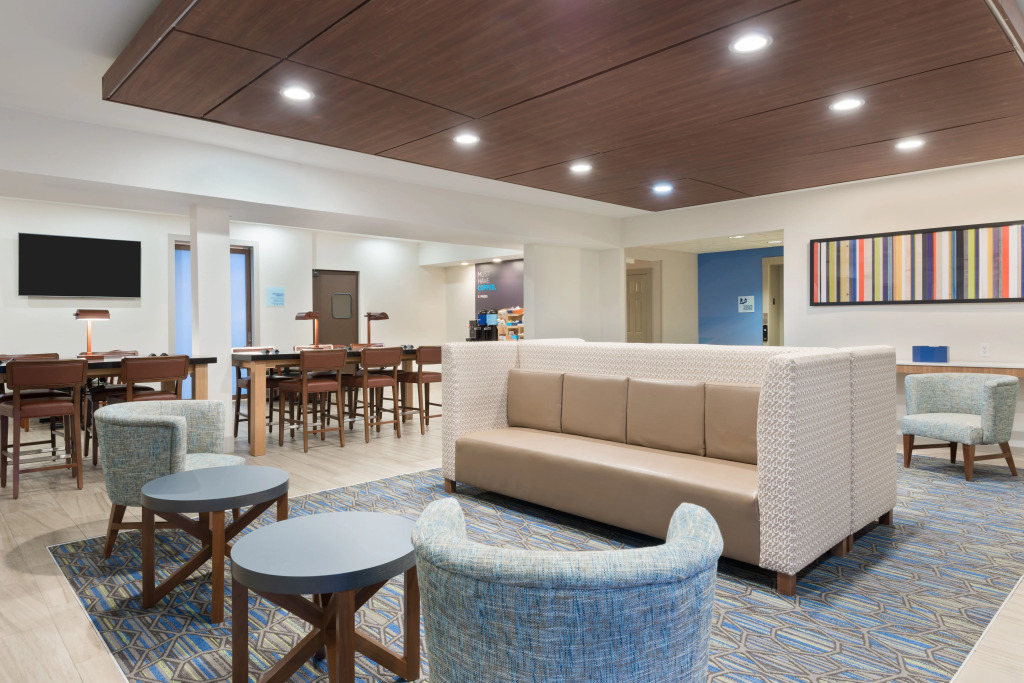 Holiday Inn Express & Suites - Columbus Airport East by IHG