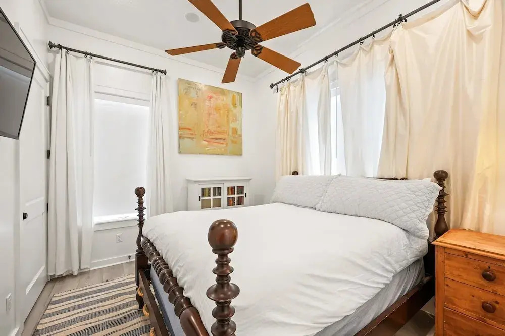 Gulf Views Steps To Seaside Town Center Bella Vita - Newly Remodeled! 4 Bedroom Home by RedAwning