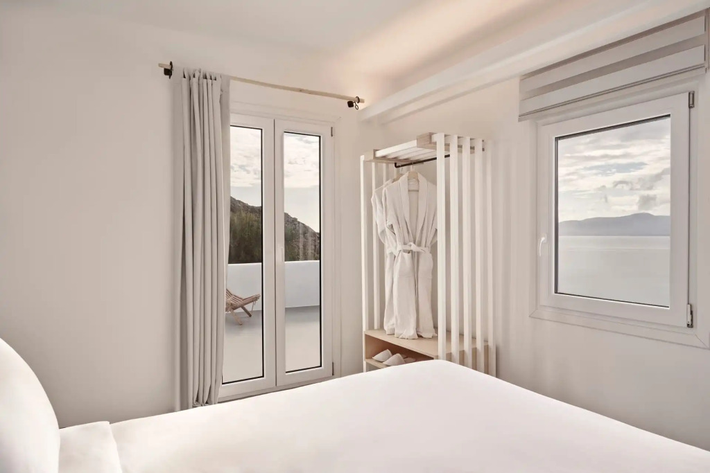 Hill Club Naxos
