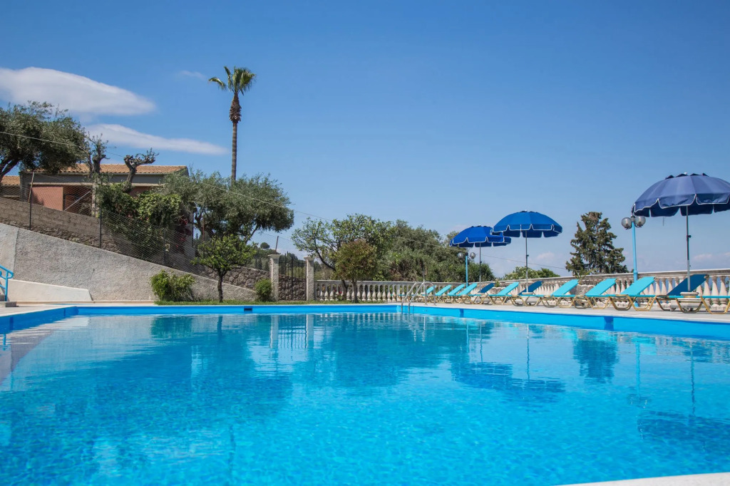 Brentanos Apartments - A - View of Paradise