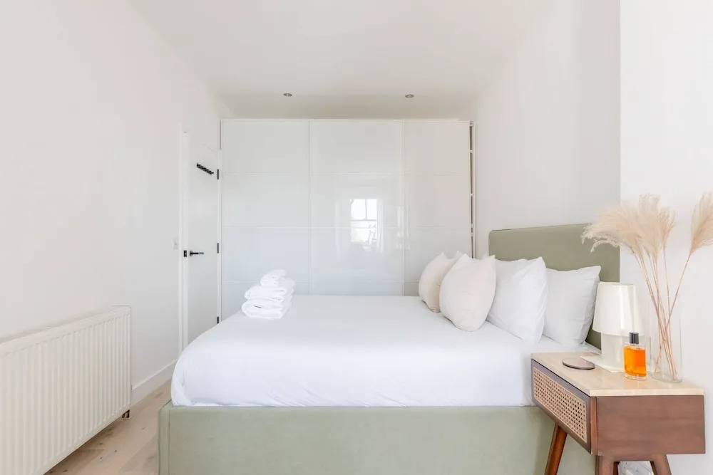 Sleek Scandi-inspired 2BD Flat, Fulham