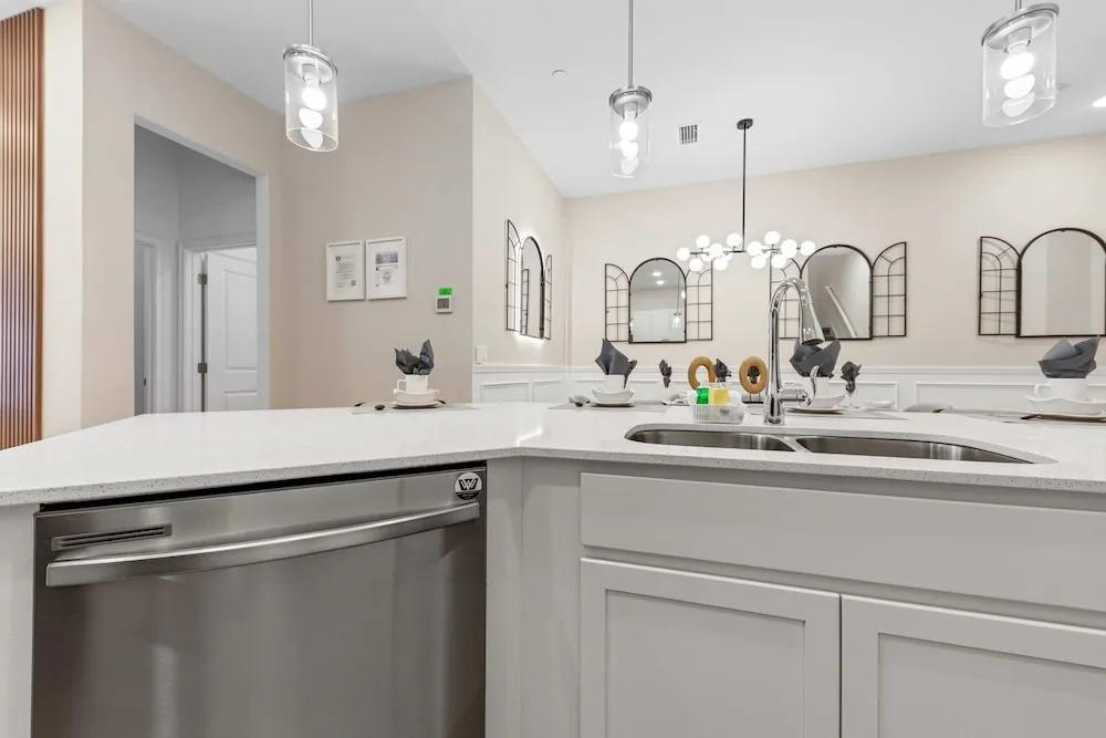 5BR 5BA Paradiso Grande - Walk to Seaworld 10507