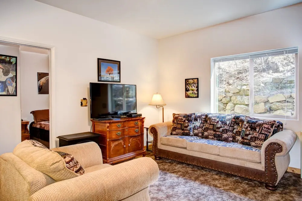 Yosemite Woods Duplex in Yosemite-Upper Unit