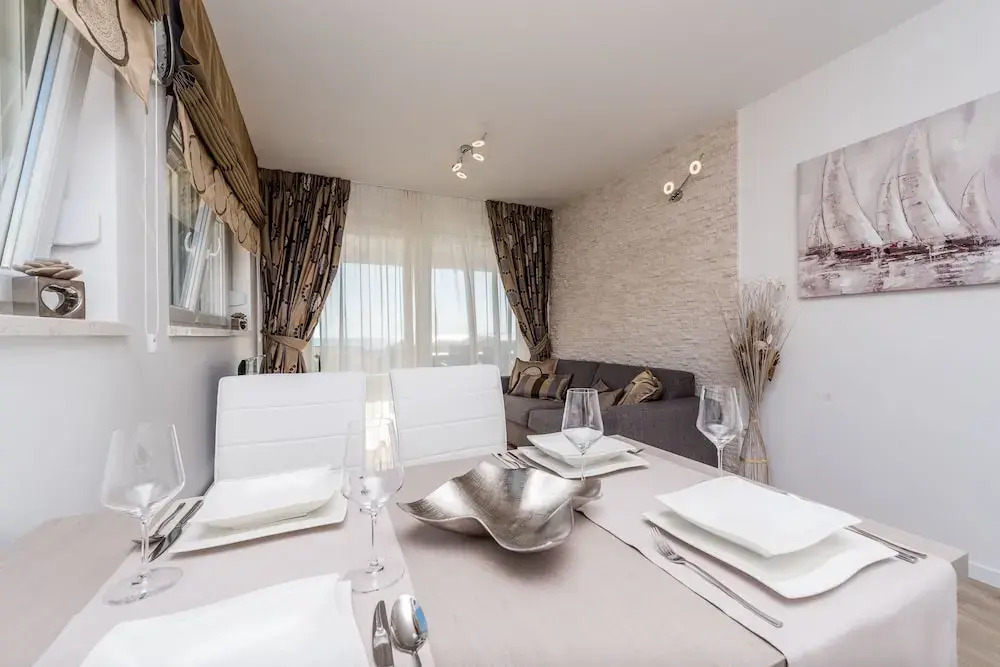 Apartments with pool Villa Zora