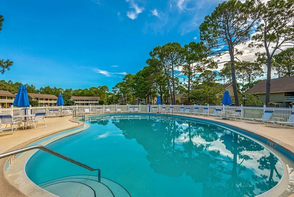 New Listing! Sunny Seascape W/ 5 Pools 3 Bedroom Condo