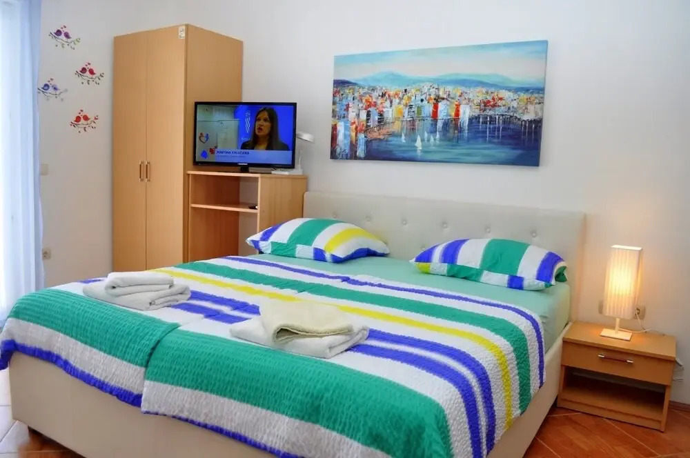 Ivi - big Parking and Courtyard - SA6