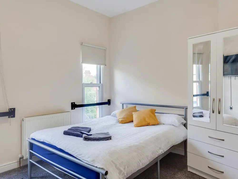 Restful Apartment in Coventry Near Fargo Village