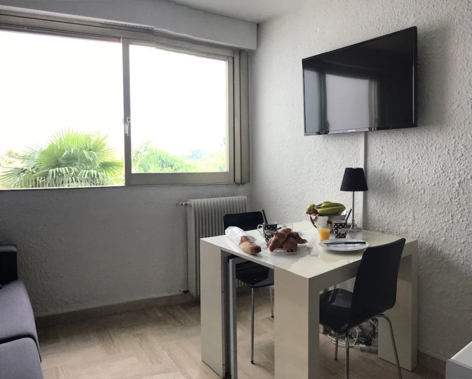 Studio in upscale residence by Weekome