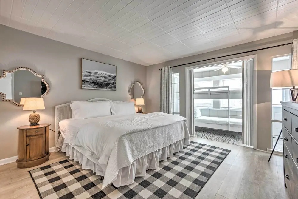 Sunny Destin Condo w/ Pool & Beach Access!