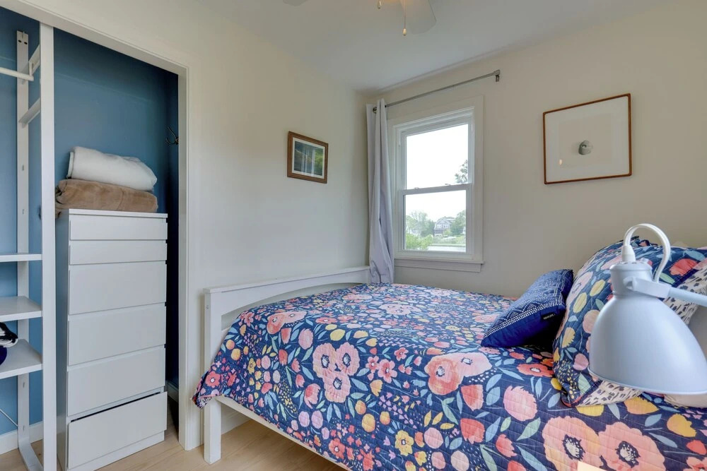 Cozy Narragansett Cottage w/ Dock & Outdoor Shower