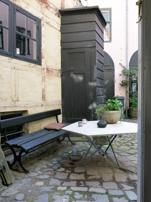 apartment historical building 1374-1