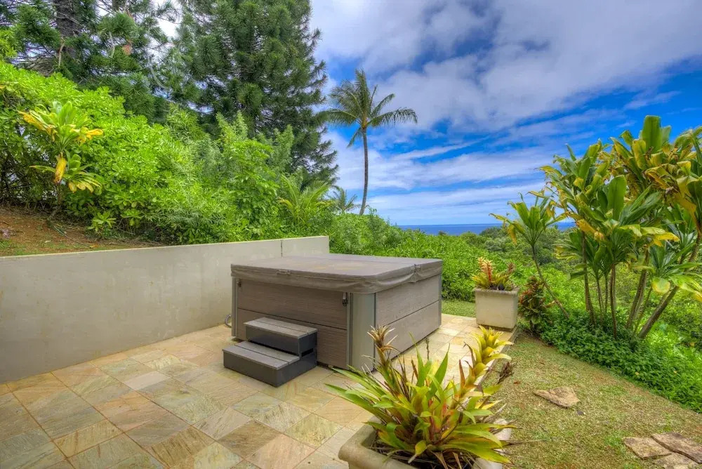 Mauna Pua - A Four Bedroom Vacation Rental Home by RedAwning