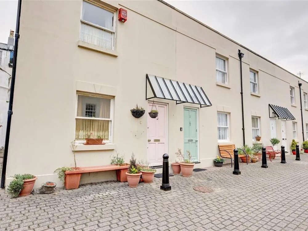 Serene Holiday Home in Hove With Garden
