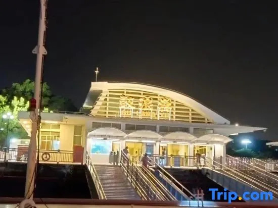 Shimo Youzou Riyue Yingyin Scenic Apartment (Gulangyu Sanqiutian Pier)