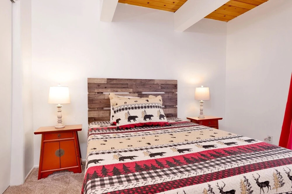 2235-bear Mountain Views 3 Bedroom Home by RedAwning