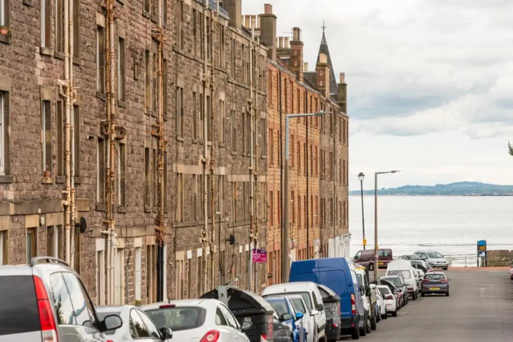 425 Quirky and Charming 2 Bedroom Seaside Apartment in Portobello
