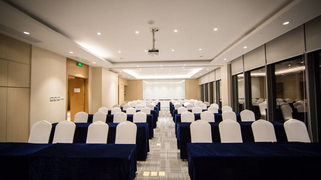 Holiday Inn Express Shanghai Pujiang by IHG