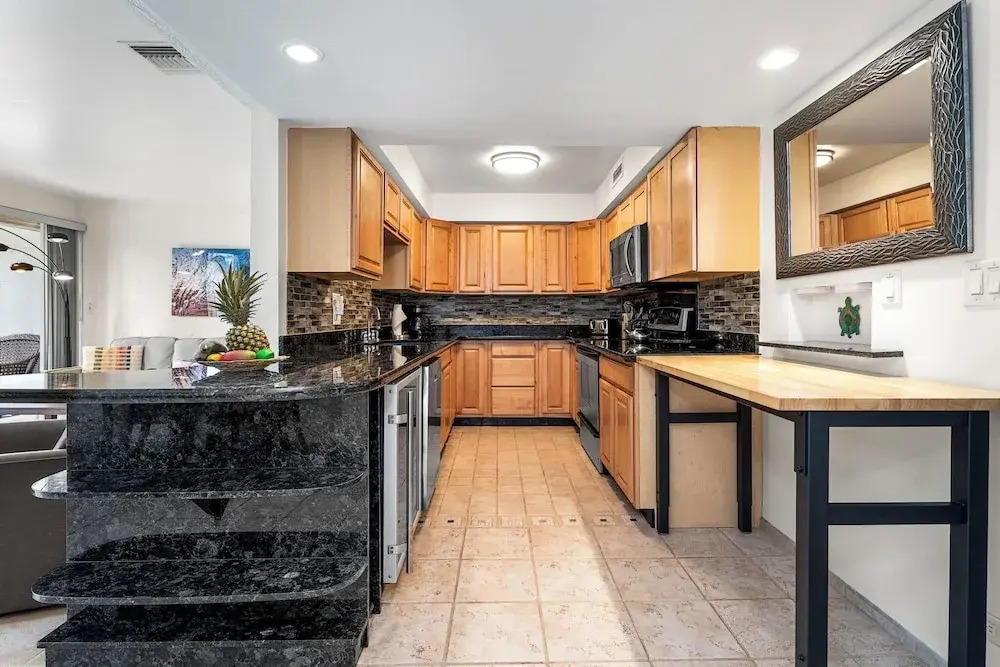 Oceanfront Complex - Updated Ground-floor Condo w/ AC & 2 Pools - Vrkcv