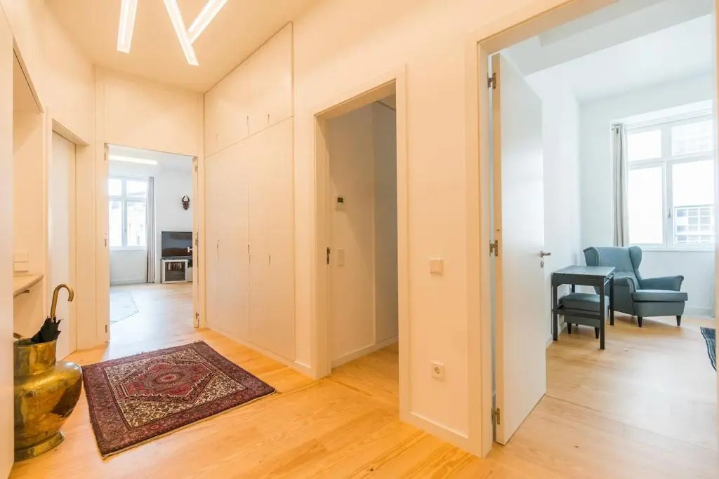 Spacious and Bright Apartment in Cais Sodre
