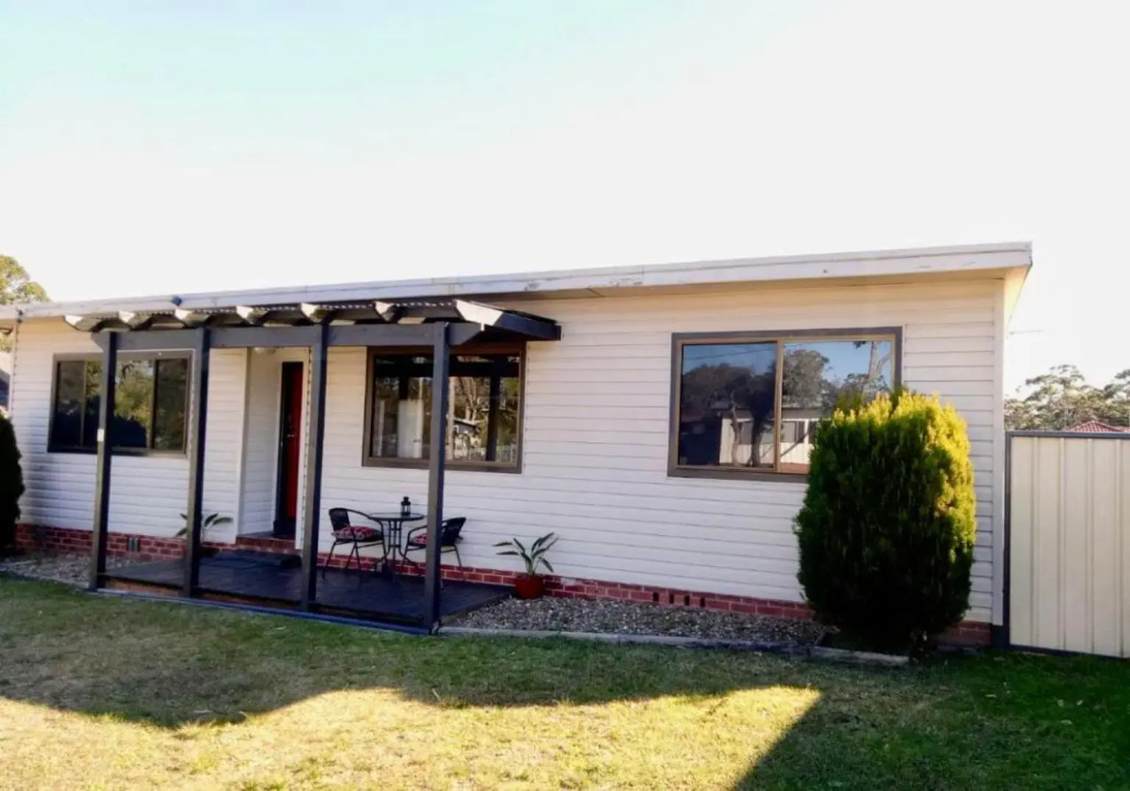 The Husky House 1 bedroom or 2 bedroom or The Husky Studio Suite stayinjervisbay com