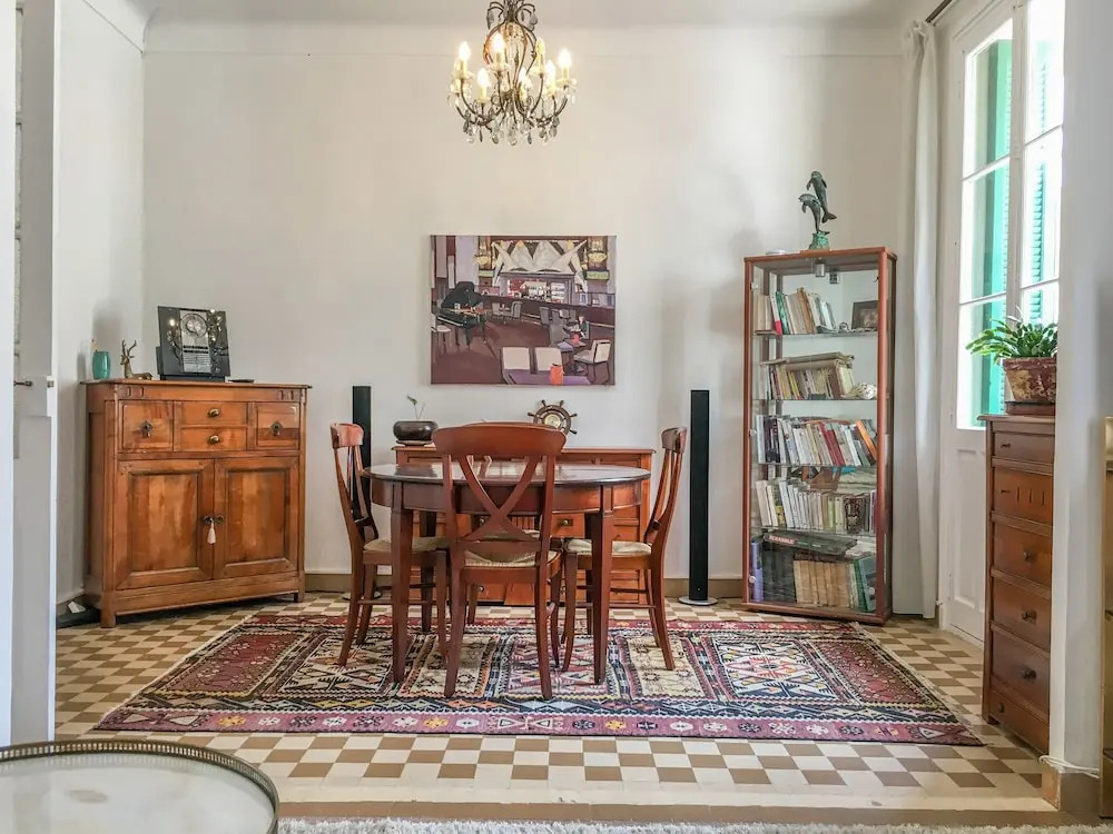Authentic and beautiful one bedroom apartment with sea views