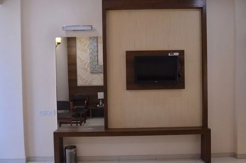 Hotel Sai Sparsh-150 meters from Saibaba temple