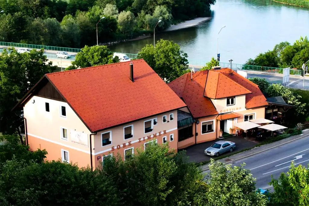 Sobe ob Sotočju Budič Čatež ob Savi
