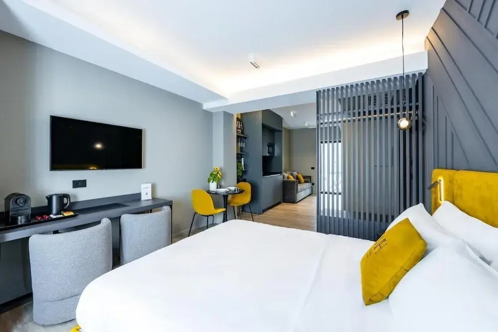 MH SUITES Plebiscito