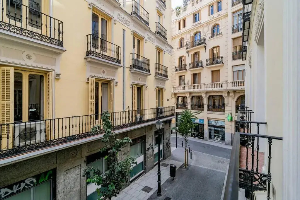 Bello Apartamento en Centro de Madrid, C/Infantas 1-3 by Batuecas