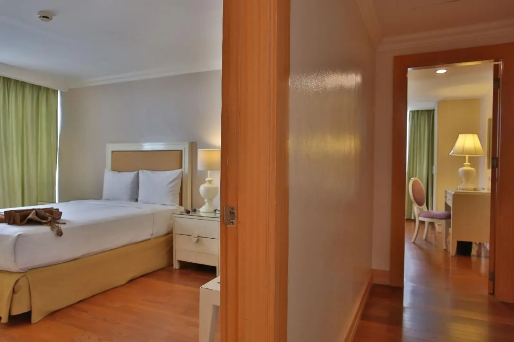 Crown Regency Hotel & Towers