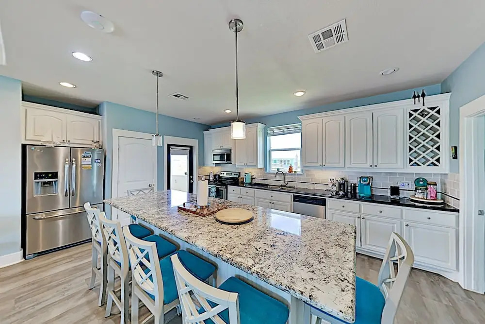 Gulf-view - Walk To Beach! 3 Bedroom Home