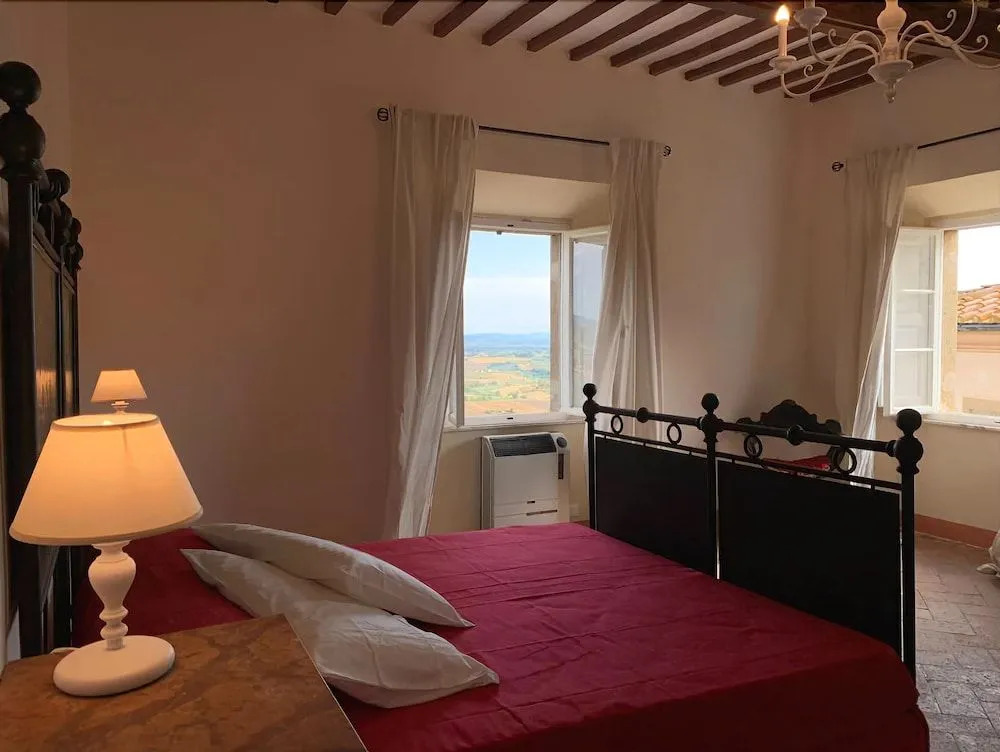 Casa Cerboneschi B&B in a medieval village with Panoramic Tuscan Hills
