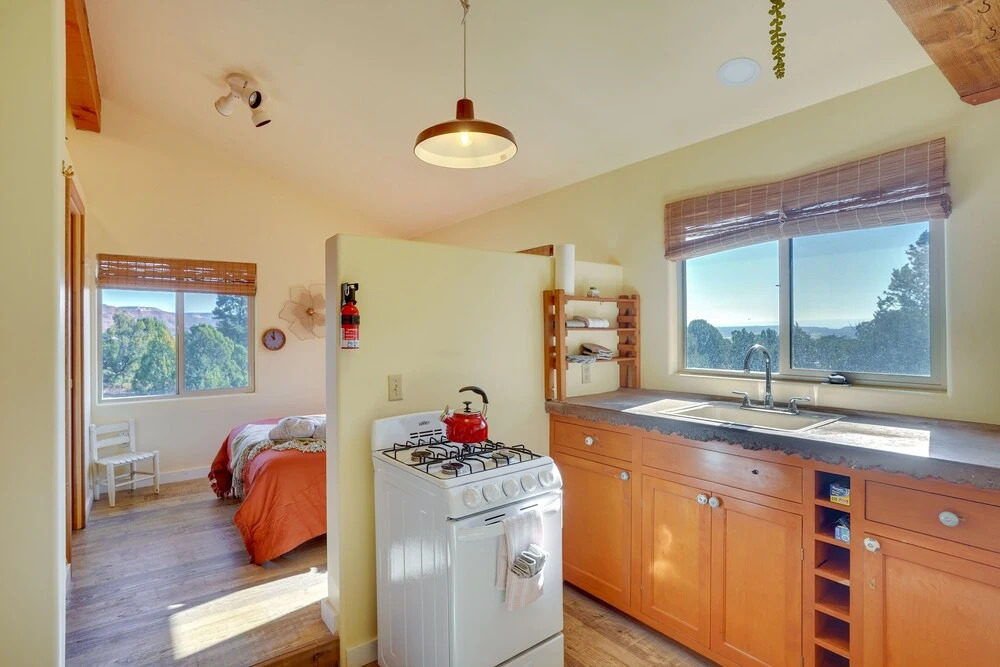 Kanab Studio Escape: Stargaze, Hike, Relax!