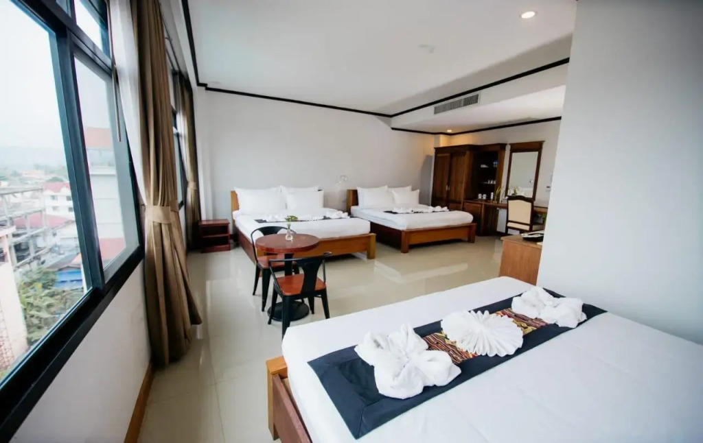 Sisombat Plaza Hotel