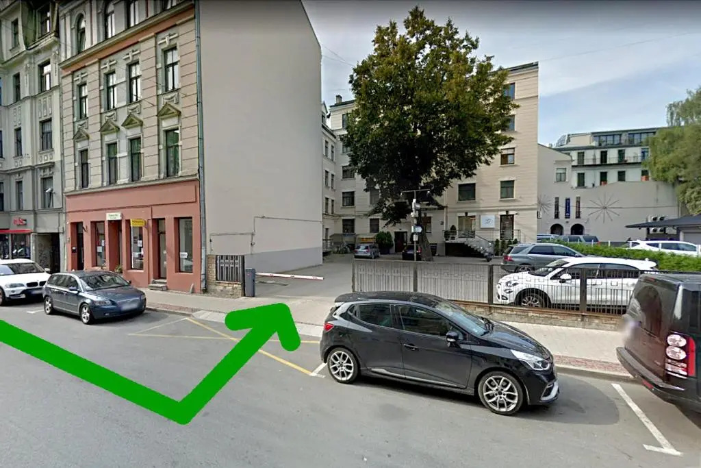 Dzirnavu 92, Free Private Parking
