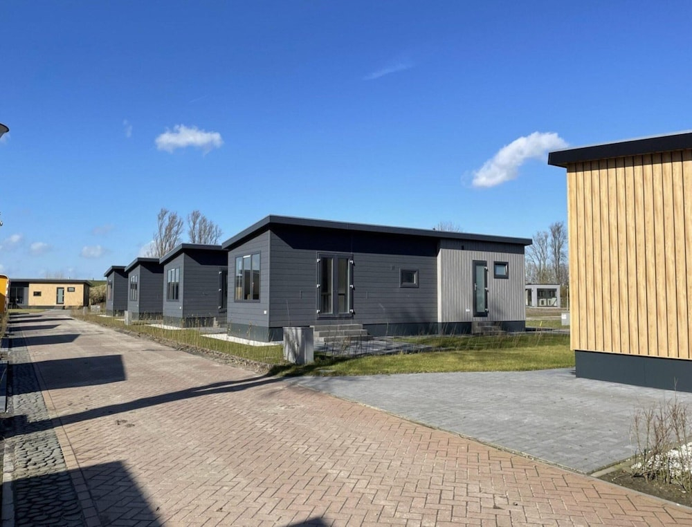 Stylish Beachside Lodge for 6