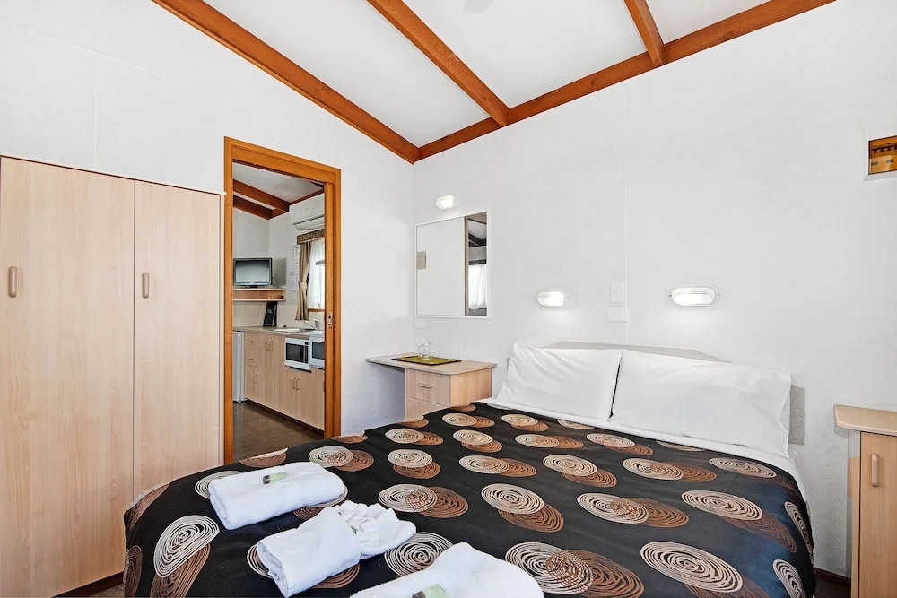 Golden Country Motel and Caravan Park