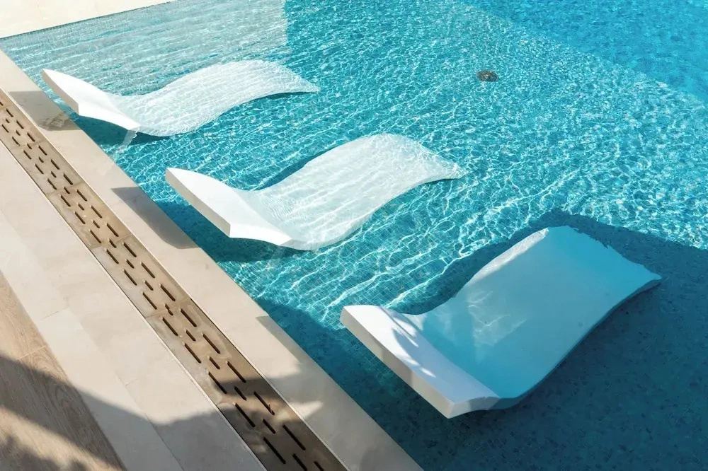 Luxury Sky Retreat w Private Pool -JVC