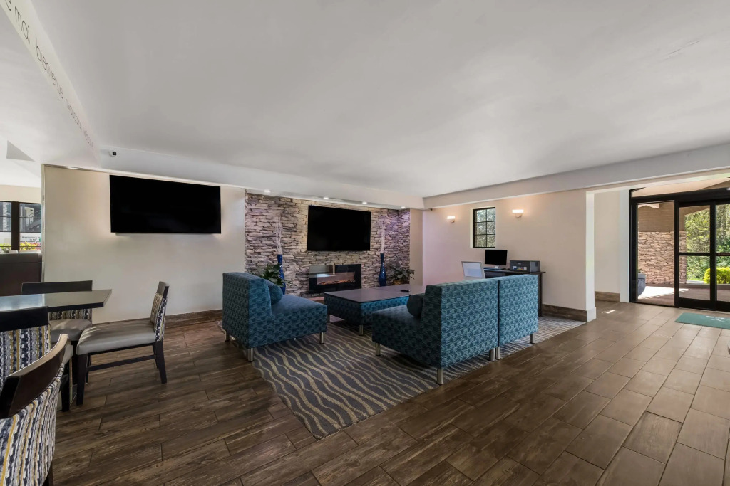 Quality Inn & Suites Airport
