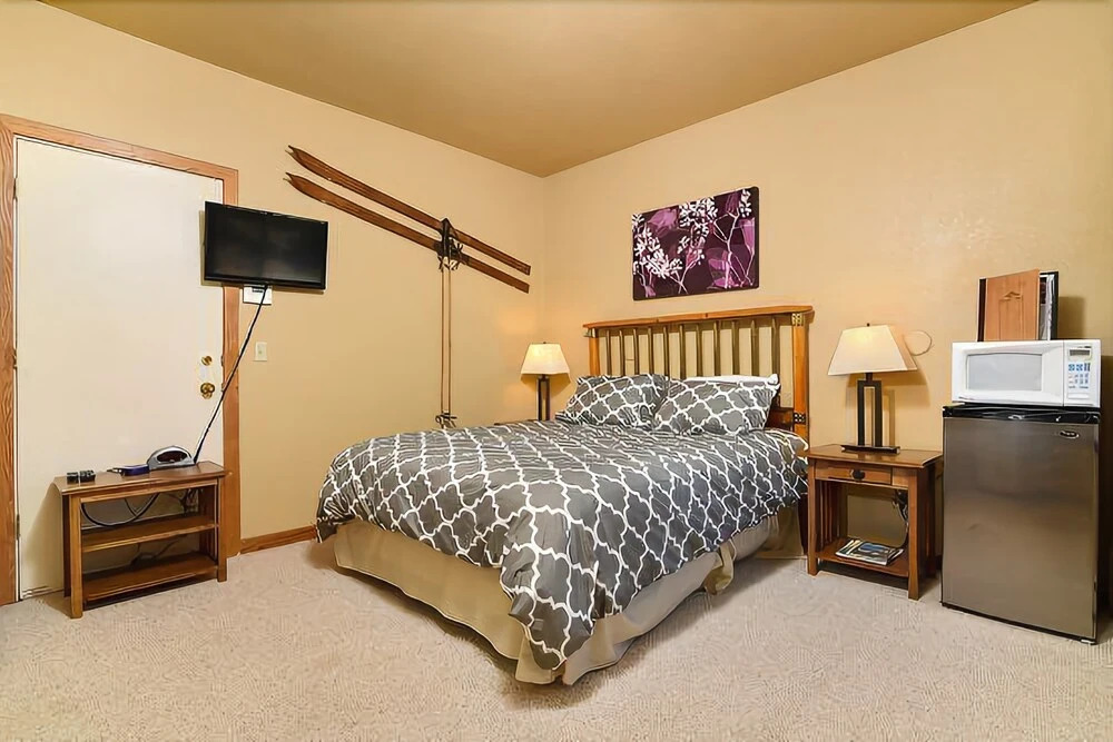 Sun Meadows 4-208a Studio Bedroom 1 Bathroom Condo