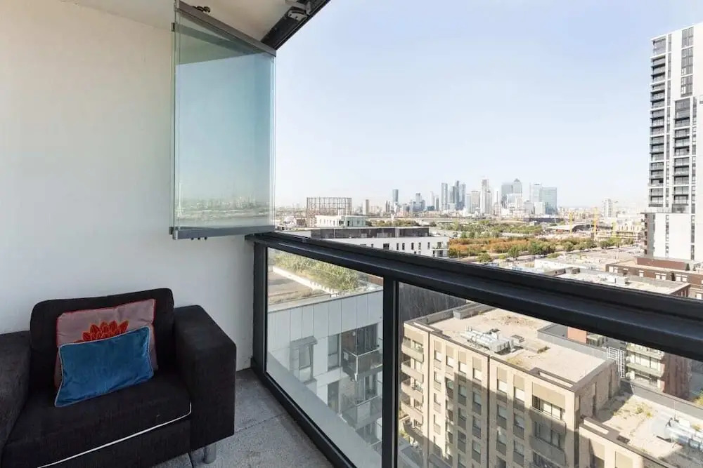 Amazing 2 Bed Apt W/balcony nr O2 Arena and Excel