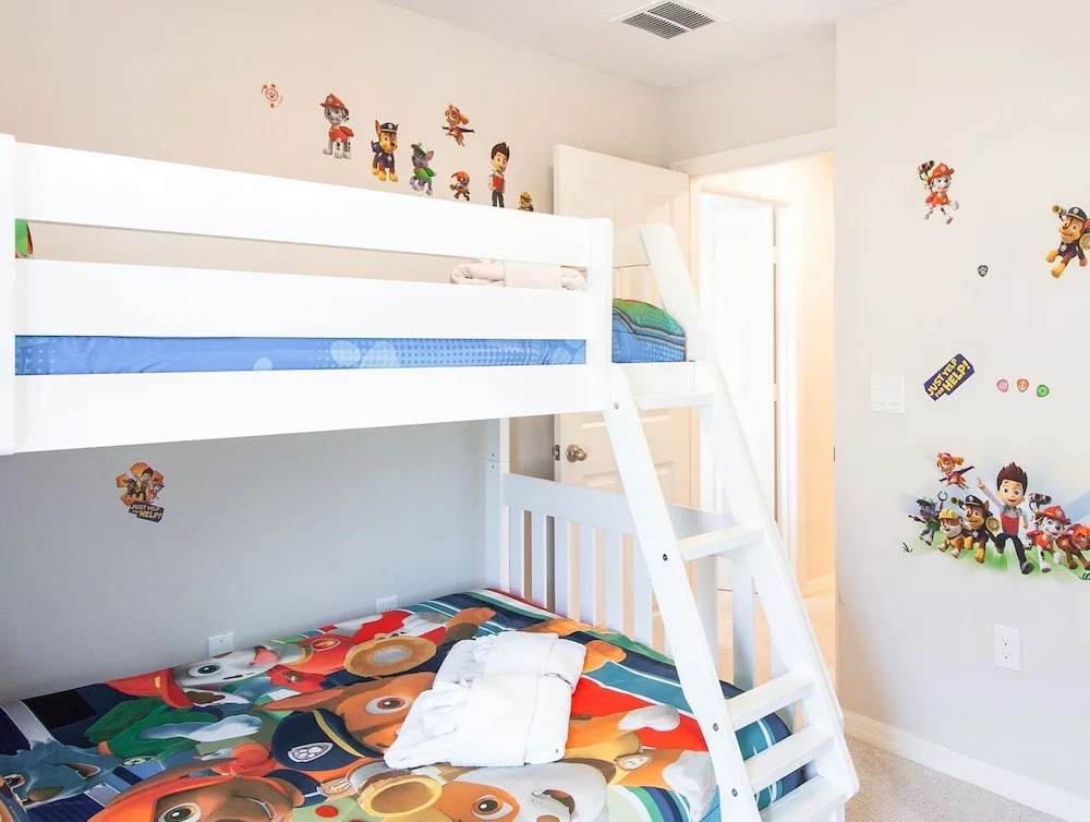 Spacious 4B Family-friendly Townhome Near Disney!