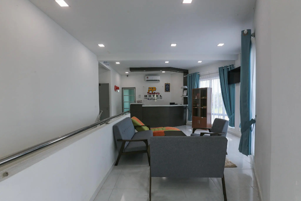 OYO 89859 PP Traveller's Hotel