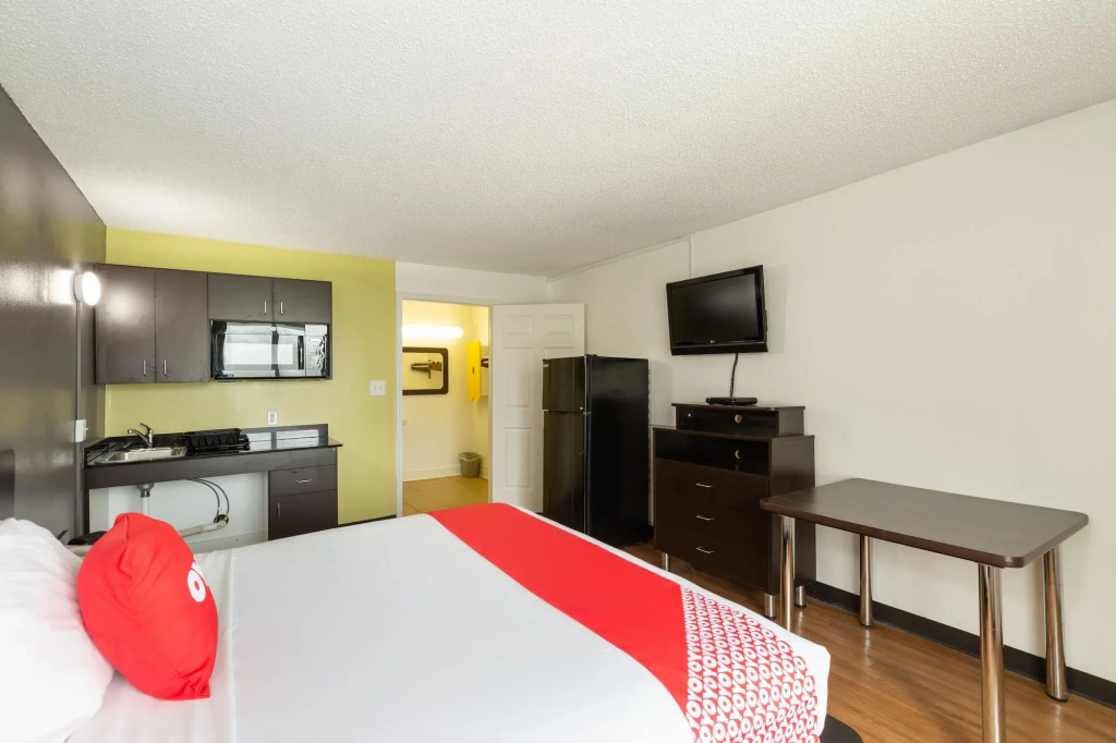 Calloway Inn & Suites